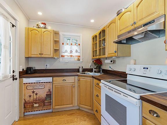 5th image of 3 Coffee Pond Road