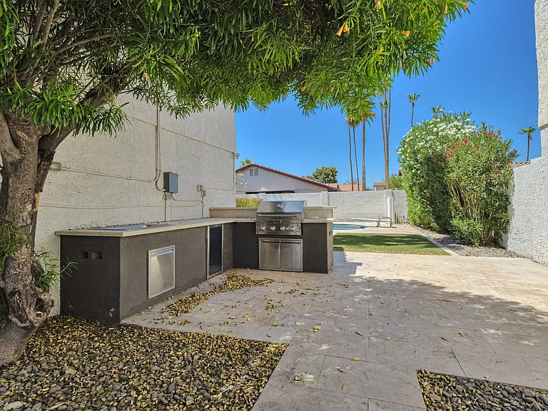 1602 E Weathervane Ln — Photo 17