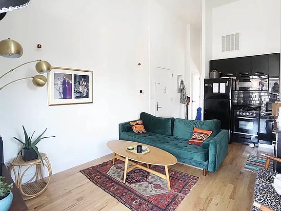 3rd image of 168 Meserole St APT 4A