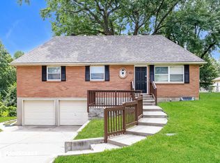 1019 NE 42nd Ter, Kansas City, MO 64116