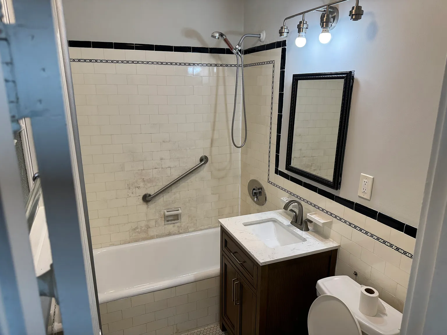 2 bed, 800 sqft, $2,400 — Photo 4