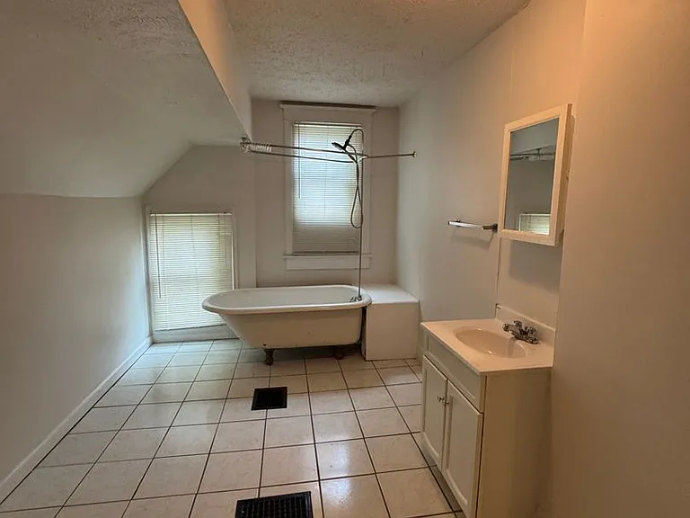2346 Coyner Ave — Photo 14