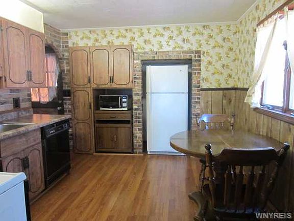 3rd image of 598 Loretta St