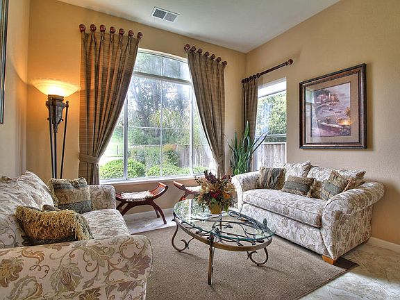 4th image of 415 Cascades Ct