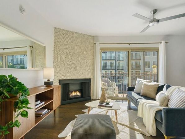 141 S Clark Dr APT 402