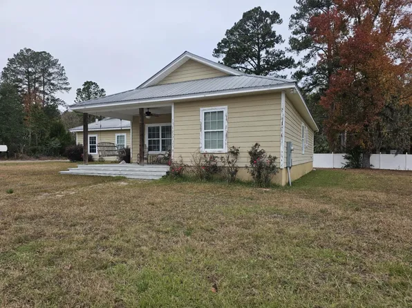 517 Landing Ave, Florala, AL 36442