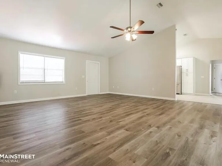 3241 Rogue St — Photo 8