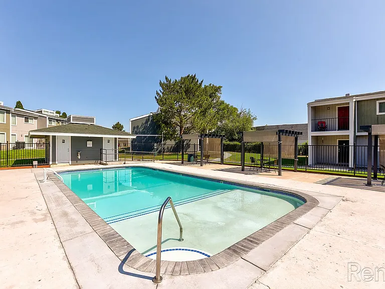 WIllowbrook Apartments — Photo 1