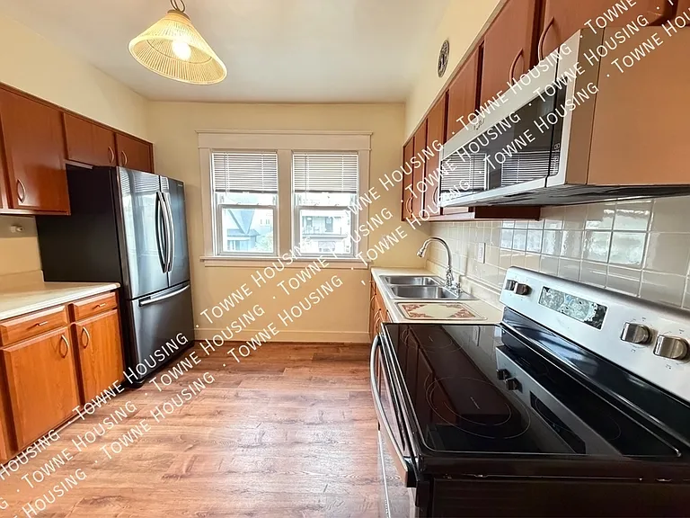 144 Lovering Ave #UPPER — Photo 2