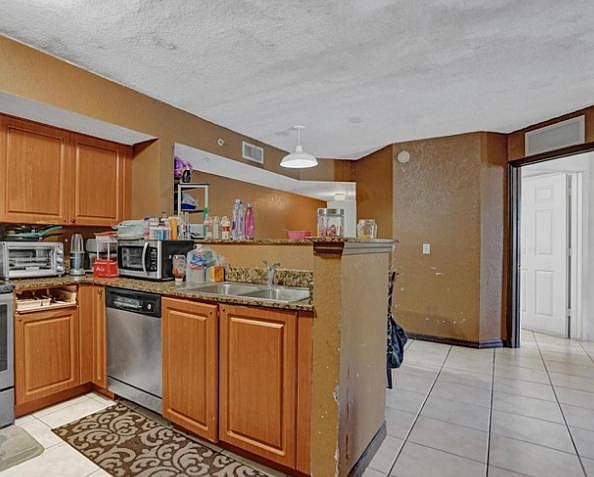 1st image of 13820 NE 3rd Ct APT 201