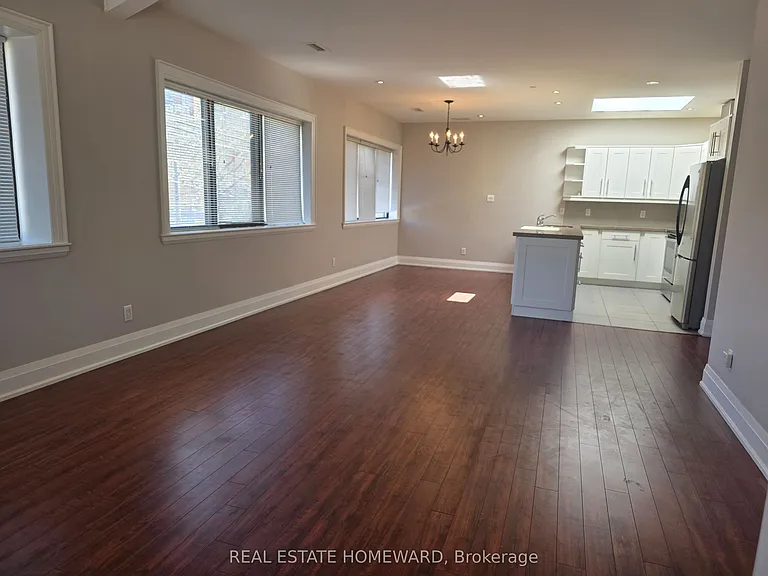 425 Queen St E #A — Photo 2