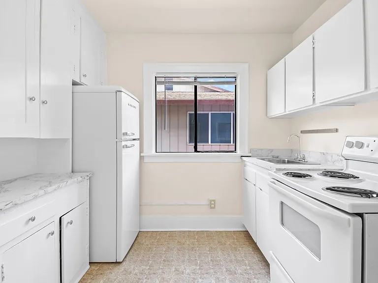 1526 SE Hawthorne Blvd #1 — Photo 12