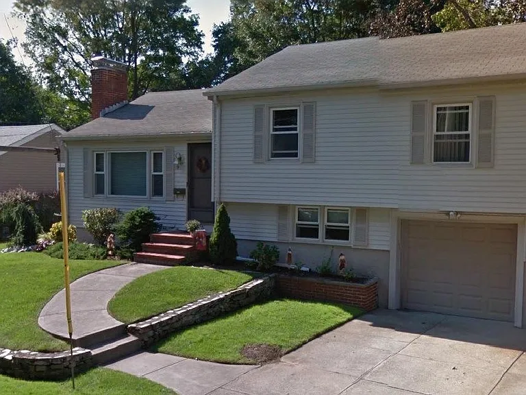 Cherry St — Photo 2