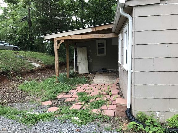 5th image of 710 Woodlawn Dr