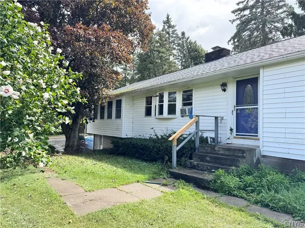 4137 Makyes Rd, Syracuse, NY 13215