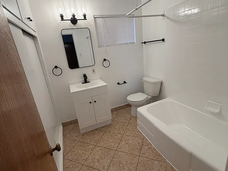 916 N Market St #3 — Photo 2