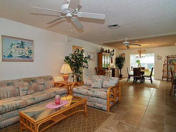 3rd image of 187 Christine Dr