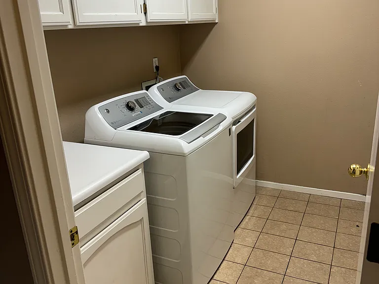 1012 Zumstein Dr — Photo 8