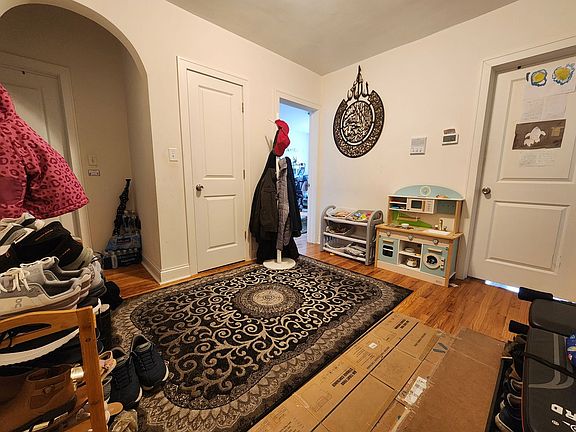 3rd image of 3401 W Balmoral Ave APT 1