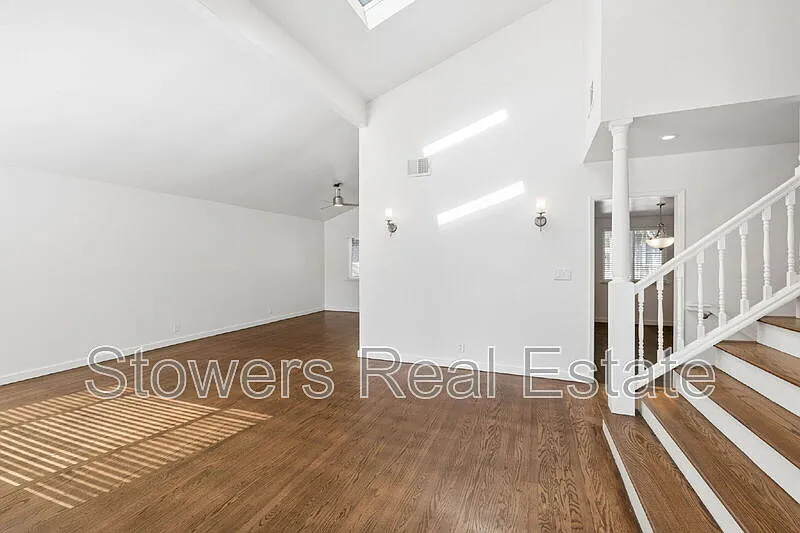 4 bed, 2.5 bath, 2272 sqft, $4,495 — Photo 2