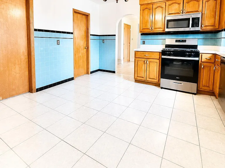 581 W Side Ave — Photo 9