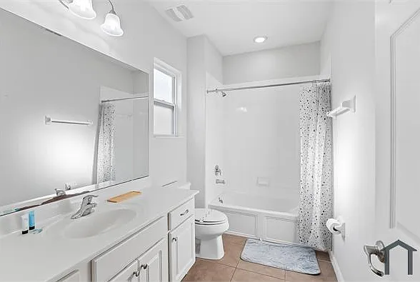 4445 Shiva Loop #4445 — Photo 32