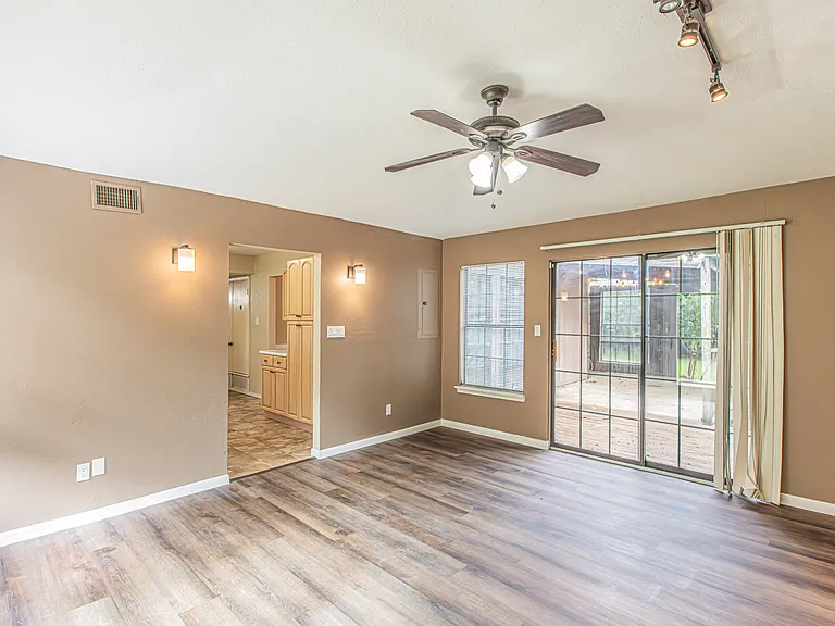 5203 Sutton Ct — Photo 10