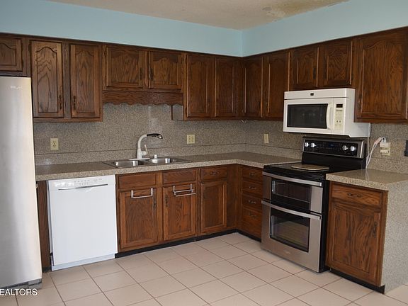 2nd image of 389 Laurel Rd