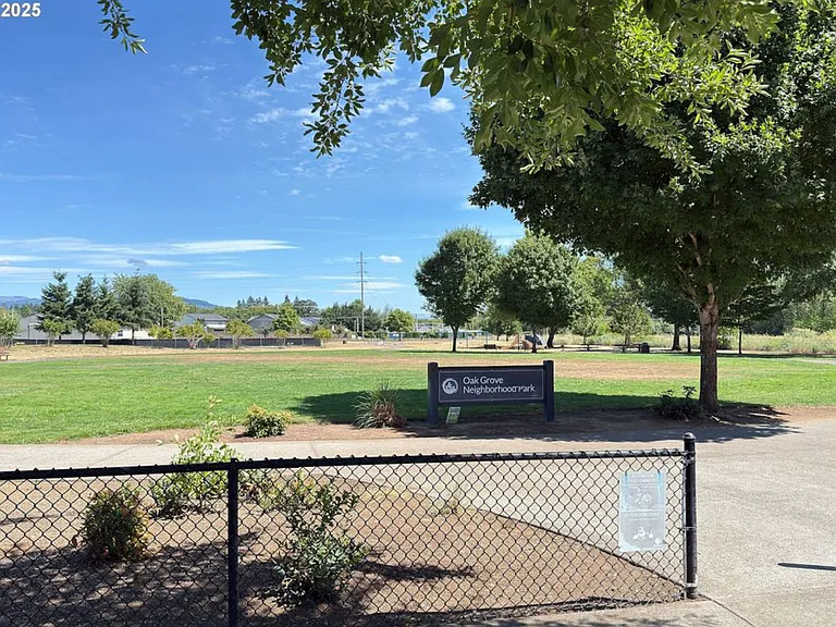 NE 70th St — Photo 34