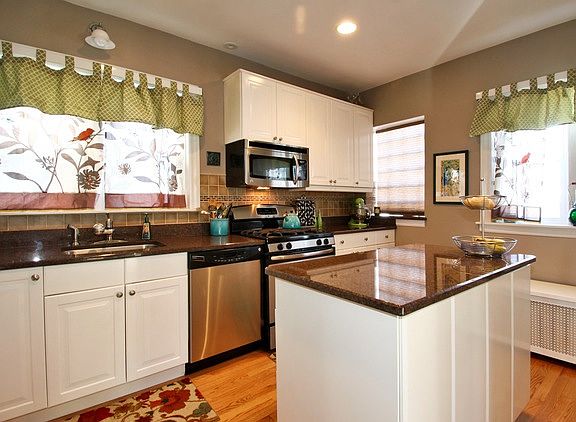 2nd image of 6147 N Olcott Ave