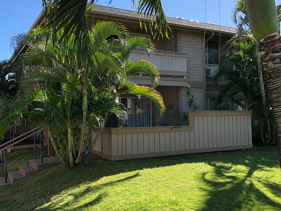 lower unit with lanai (patio).