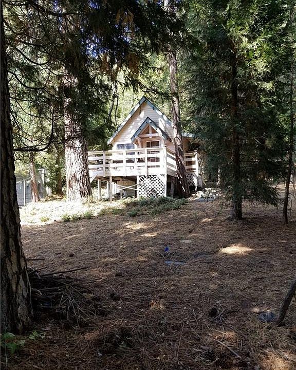 Cozy and Charming cabin.