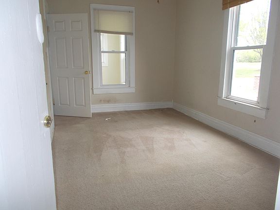 4th image of 165 E South St