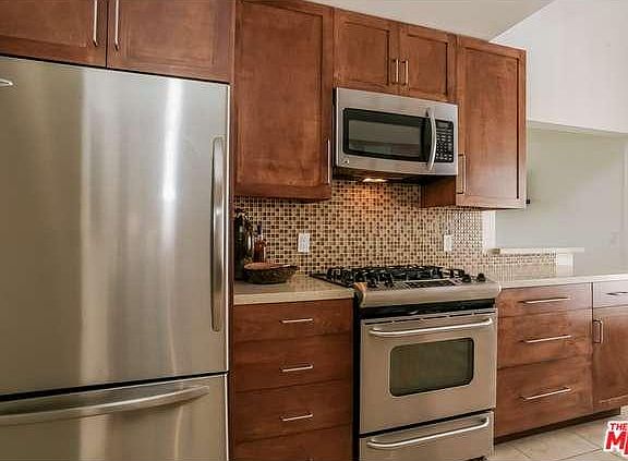 5th image of 1024 7th St Unit 301