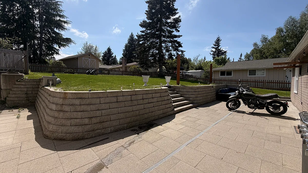 Building Photo - 3514 Lakeway Dr