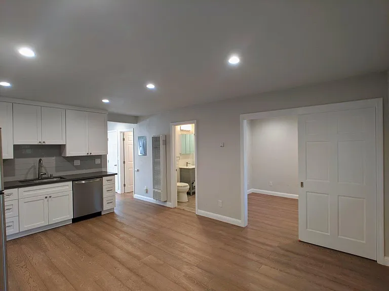 1811 Francisco St — Photo 8