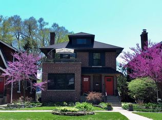 1422 Noyes St #2, Evanston, IL 60201