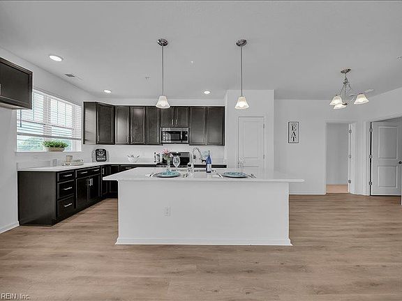 3rd image of 1744 Vankar Dr #201