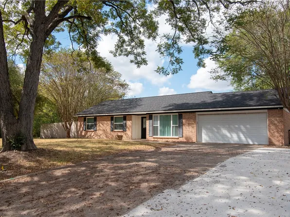 2706 Westwood Main Dr, Bryan, TX 77807