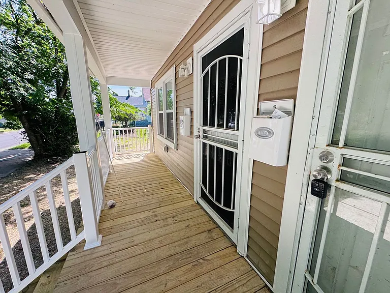 3237 Seymour Ave — Photo 4