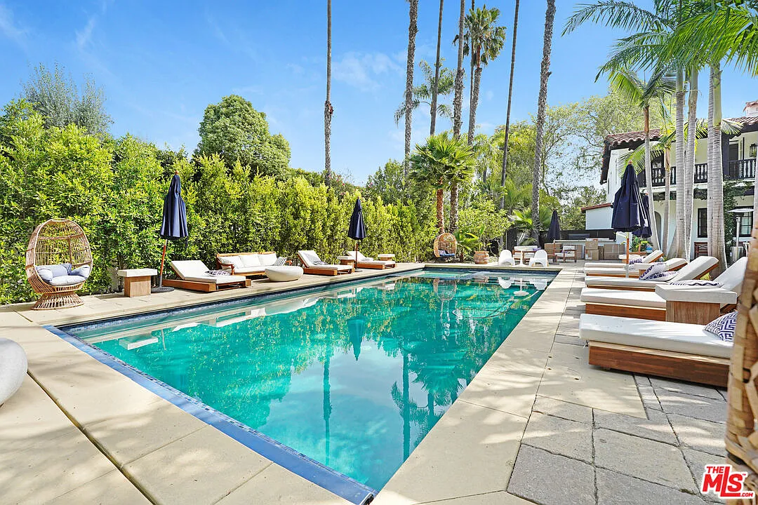 9 bed, 13.0 bath, 10000 sqft, $98,000 — Photo 4