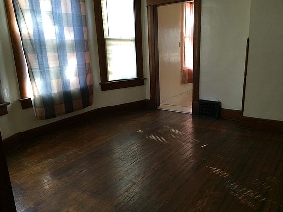 3rd image of 624 S 16th St