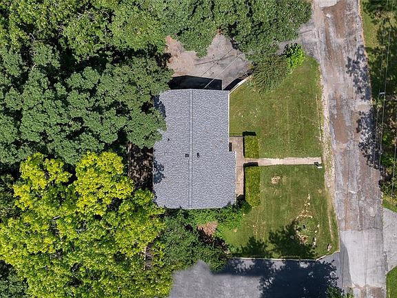 3rd image of 6504 Dogwood Ln