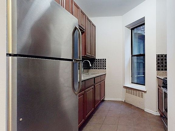 3rd image of 836 Washington Ave #3A