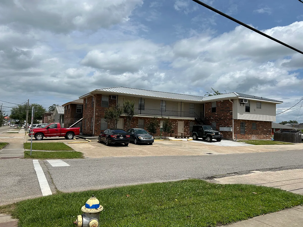 Building Photo - 1601 Lake Ave