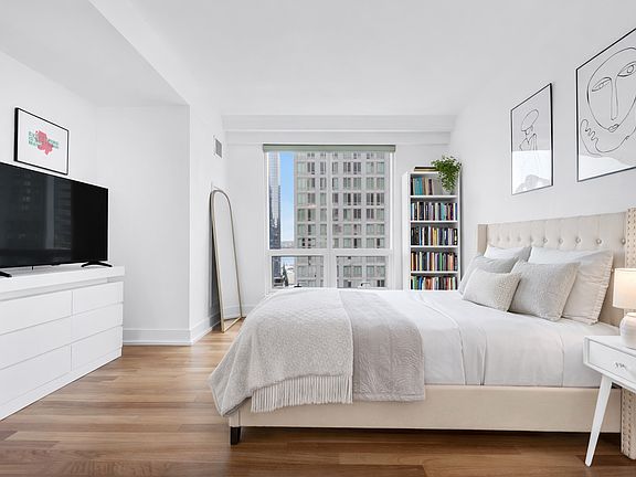 4th image of 350 W 42nd St APT 25L