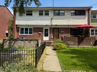 33 Edgewater Pl, Edgewater, NJ 07020