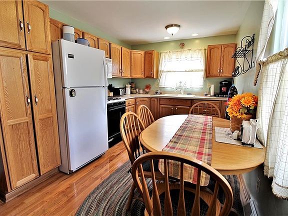 2nd image of 1741 Oneida Ave