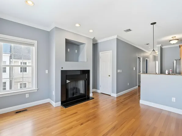 437 2nd Street image 1 of 13