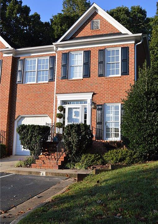 1st image of 2 A Park Village Ct